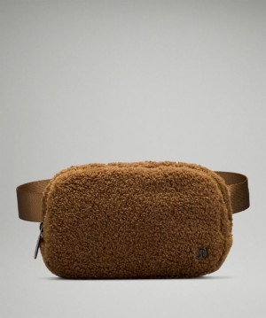 Lululemon Everywhere Belt Bag Fleece Väskor Accessories Burnt Caramel | RDZQ-79658