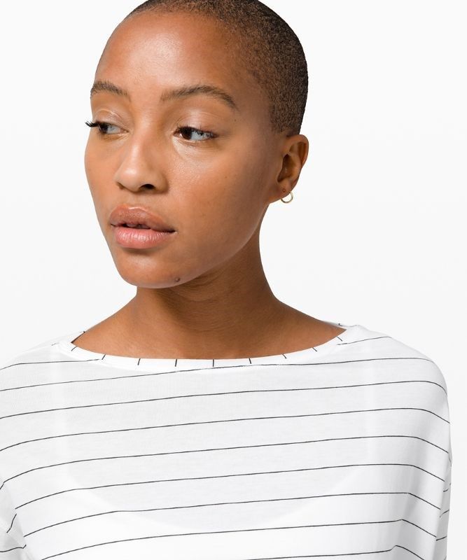 Lululemon Back in Action Long Sleeve Blast Dam Vita Svarta | EGZS-27016
