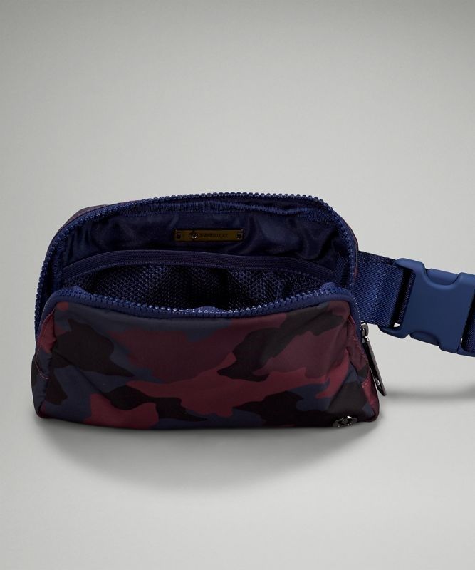 Lululemon Everywhere Belt Bag Väskor Accessories Camo Röda Olika Färger | RCXY-91758