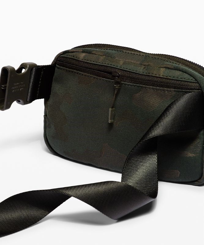 Lululemon Everywhere Belt Bag Väskor Accessories Camo Mörkolivgröna Gröna | ETQS-13842